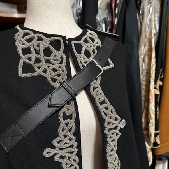 ALEXANDER MCQUEEN BLACK WOOL CAPE - Picture 4 of 11